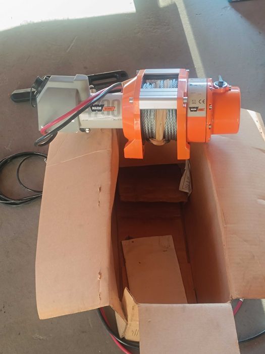 Guincho eléctrico 12 v 3.175 kg para jipe ou camião