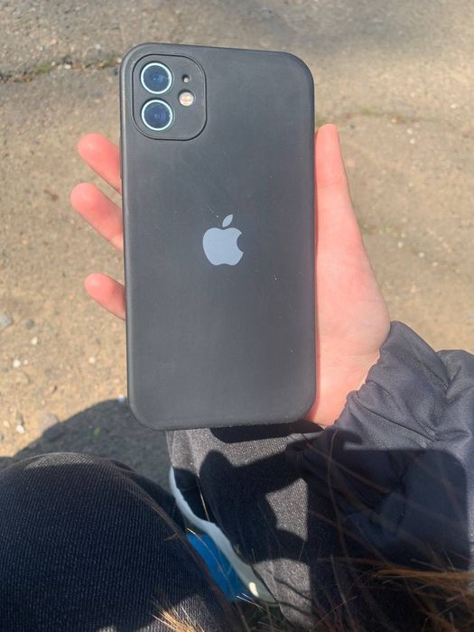 Продам мобильный телефон,айфон 11