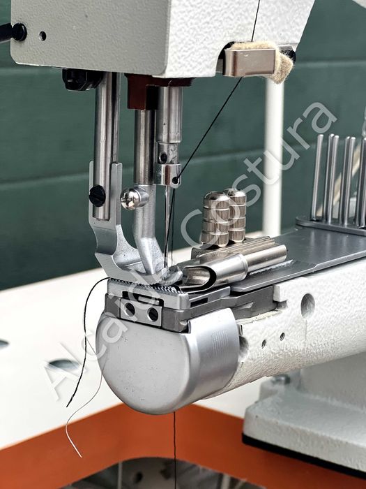 Máquina de costura industrial de triplo Arrasto Braço