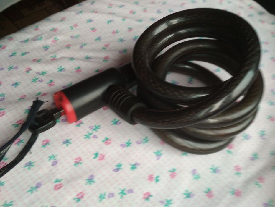 Замок тросовый для мото и велосипеда.