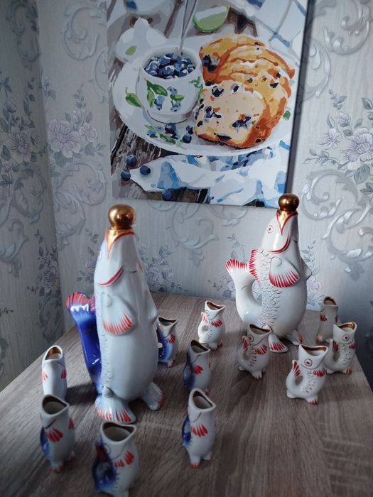 Продам: статуетки, сервізи, посуд, рюмки, бокали, тарілки,вази