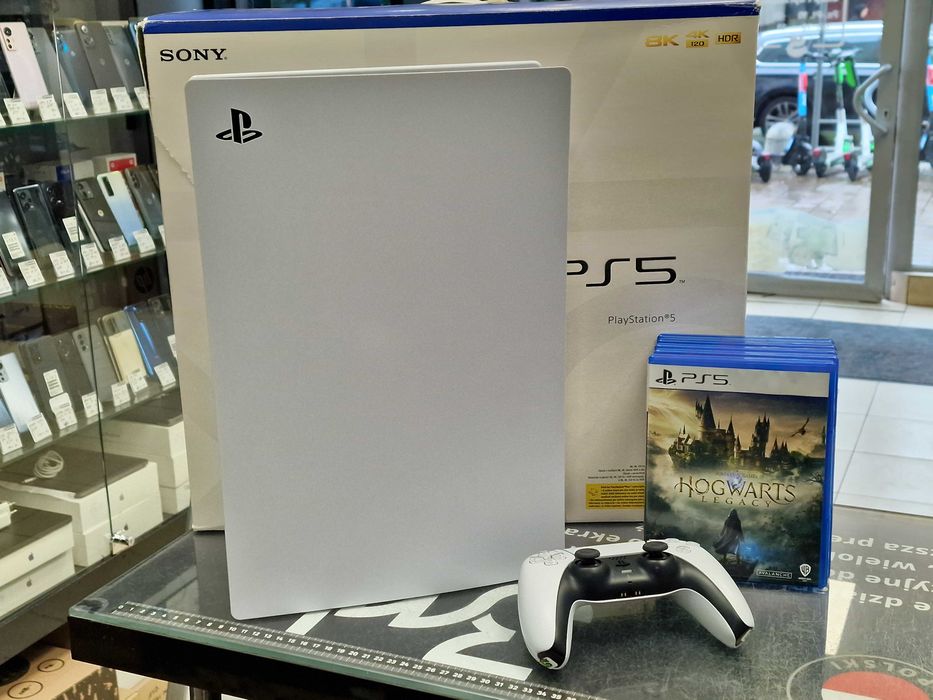 PlayStation 5 825GB / PS5 / CFI-1116A/ + PAD / + 5 gier / Grade A / + okablowanie / GW 12 MSC / Grade A