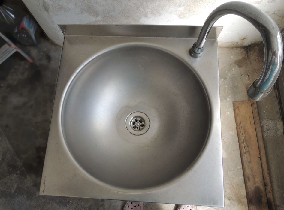 Lavatório / Lava-mãos Industrial Inox de Pé com Pedal