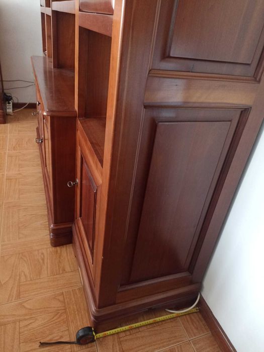 Movel de sala em cerejeira com vitrina