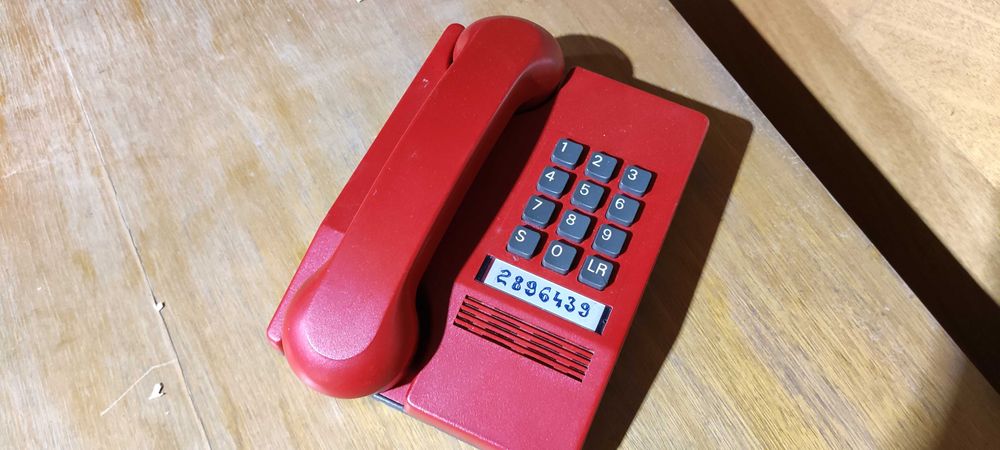 stary telefon stacjonarny PRL zabawka
