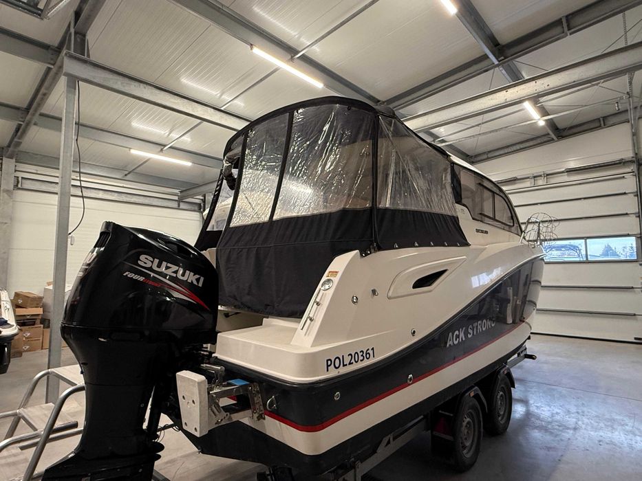 Łódź kabinowa Quicksilver 705 Cruiser (Weekend) + Suzuki DF200