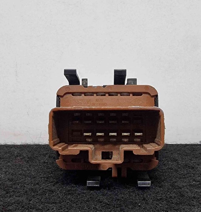 Comando / Botão / Interruptor Vidros Frente Esquerdo | RENAULT440463552509399042