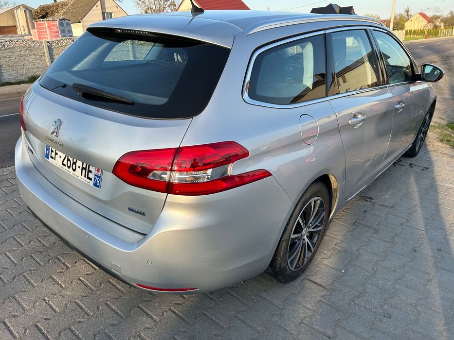Peugeot 308 2016 rok 1,2 benzyna 130 koni