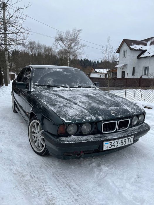 BMW      520       e34