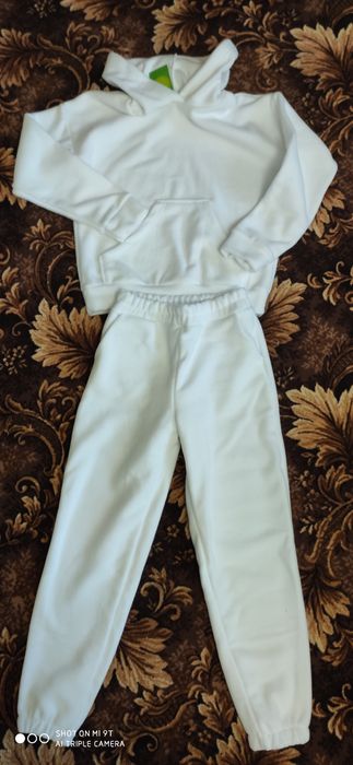 Продам новий теплий білий костюм