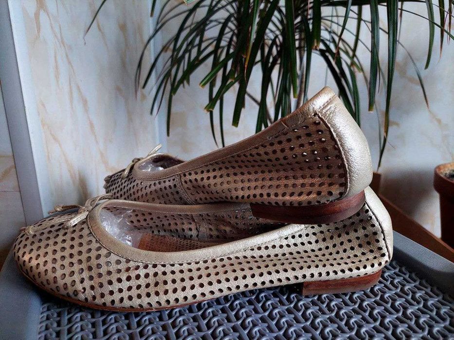 Кожаные перфорированные балетки Италия 38,5 размер золотое напыление
