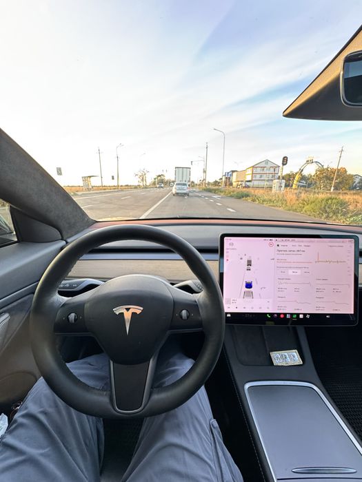 Tesla 3 21год 82.5 kw полный привод 460км