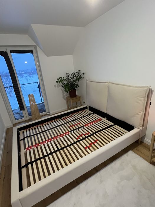 Nowe łóżko 160×200  – jasne, beżowe z miękkim zagłówkiem