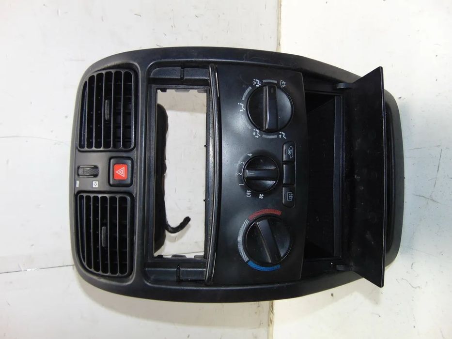 Mitsubishi space star/cargo consola frontal