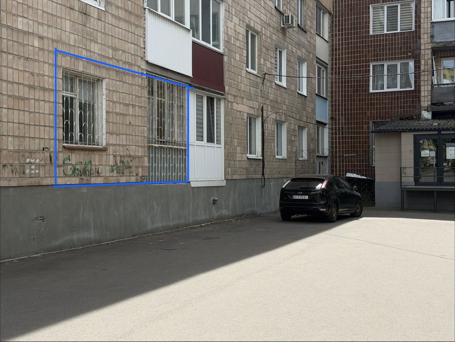 Продаж 3-кімнатної квартира на 1-му поверсі у зручному районі пр.Відродження