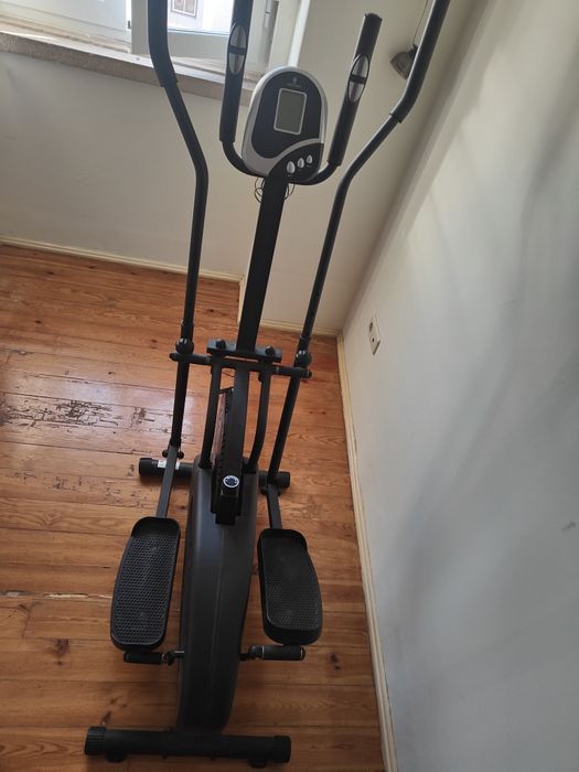 Bicicleta elíptica nova