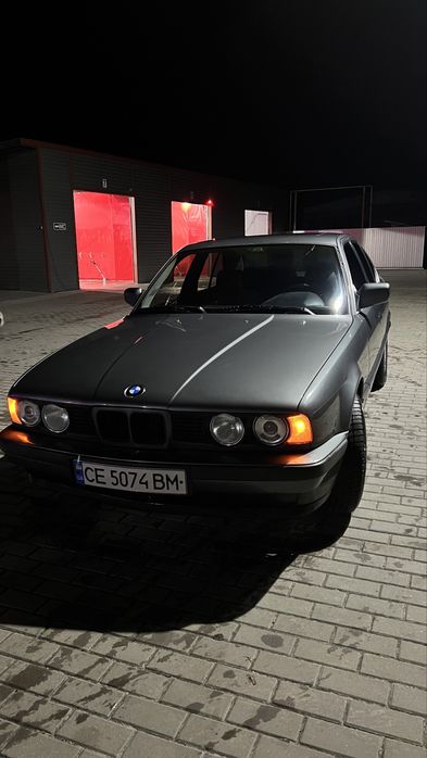 Продам бмв е34 м20б25 
Двигатель после кап ремонта ( сальники ‘кольца’вкладиши ‘поршня’рокера ‘патрубки’свечи’бронепровода’форсунки  т д ) новое 
Кузов в хорошем состоянии ( дно целое ,капот и крыша красились так как полез лак ) 
Салон ухоженный 
Хорошая музыка 
Новая хорошая зимняя резина ( диски с е39 ) 
Ходовая в нормальном состоянии 
Коробка механика не гудит не выбивает 
Переключается плавно
Фары линзованые 
По остальным вопросам звоните или пишите…