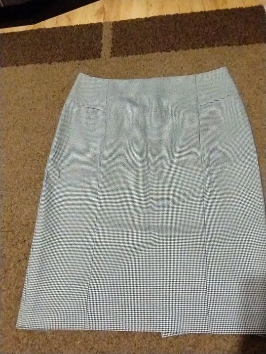 Spódnica ołówkowa w kolana