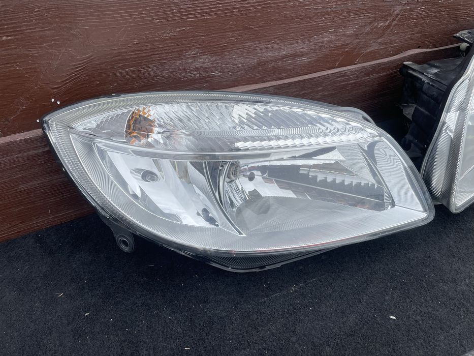 Фари, фара, ліхтарі передні Skoda Fabia 2 Roomster Шкода Фабія 2