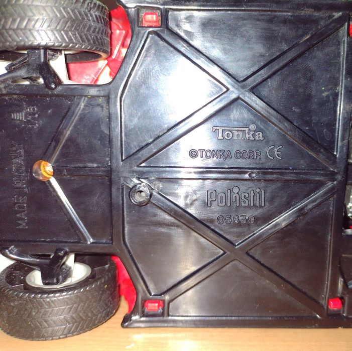 Ferrari 348 TB Tonka Polistil 1:18 autko metalowe