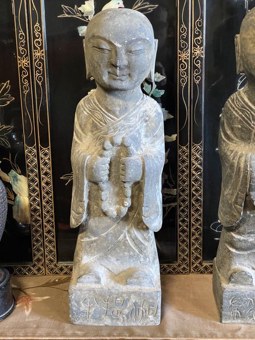 ESCULTURA EM PEDRA RARA DE DOIS LUOHAN DINASTIA LIAO ORIENTAL CHINES TIBETANO