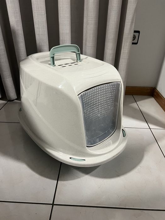 Caixa de areia para gato a caixa rosa é oferta