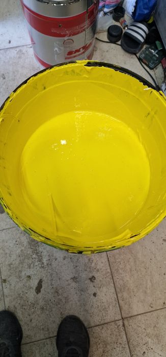 Latas de tinta acetinada