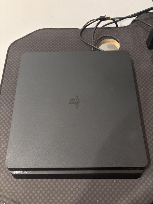 Playstation 4 com 2 comandos +teclado e rato