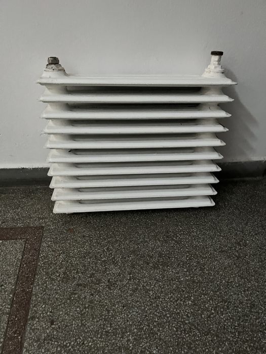 Sprzedam kaloryfer żeliwny.