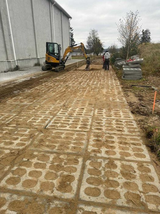 Koparka Kołowa Obrotowa 17t/ Minikoparka 6t i 3t / Wywrotki / Prace Zi