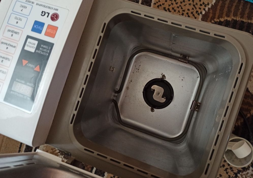 Хлібоперкарня LG HB-202CE