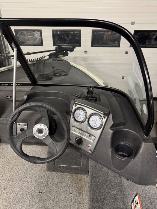 Tracker Pro Guide V16 Łódka wędkarska aluminiowa USA Mercury 60KM 2021