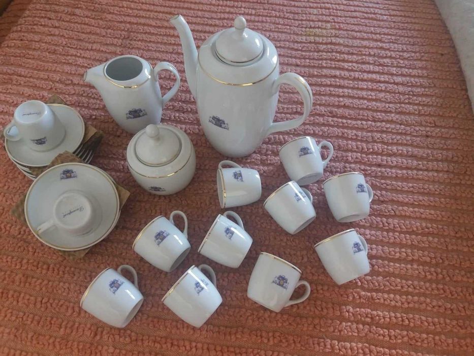 Serviço de Café de 27 peças, Serviço de Chá de Sacavém e outros pratos