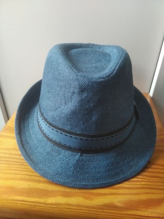 шляпи та шапки .