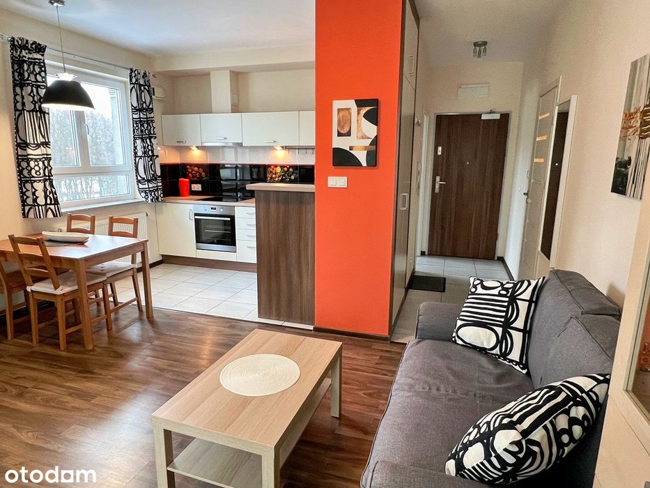 4 wieże, 2 pokoje, 40m2 + 50m2 ogródek. Garaż w cenie. Od zaraz