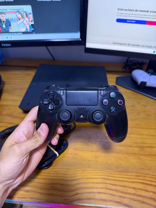 PS4 Slim 500GB com 1 comando + GTA V