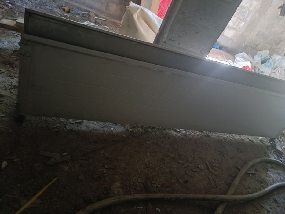 Dwa panele bramy garażowej