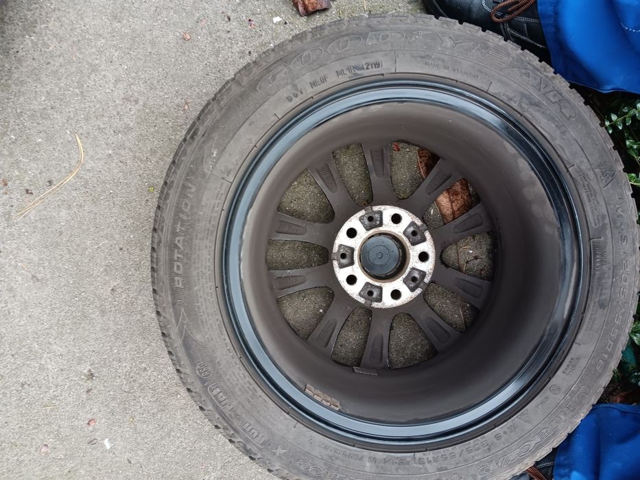czarne alu Felgi 205/55r16 BMW opony Goodyear zimowe run-flat