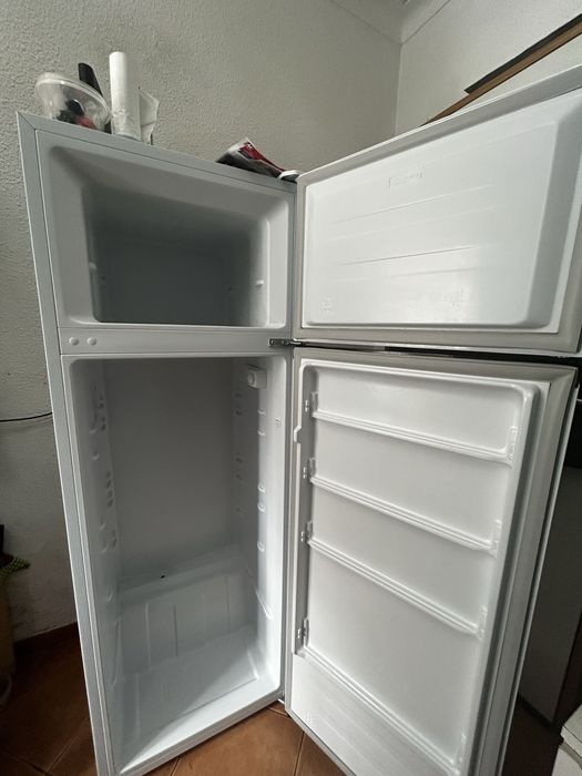 Vende-se Frigorífico 6 meses de uso comprado novo na worten