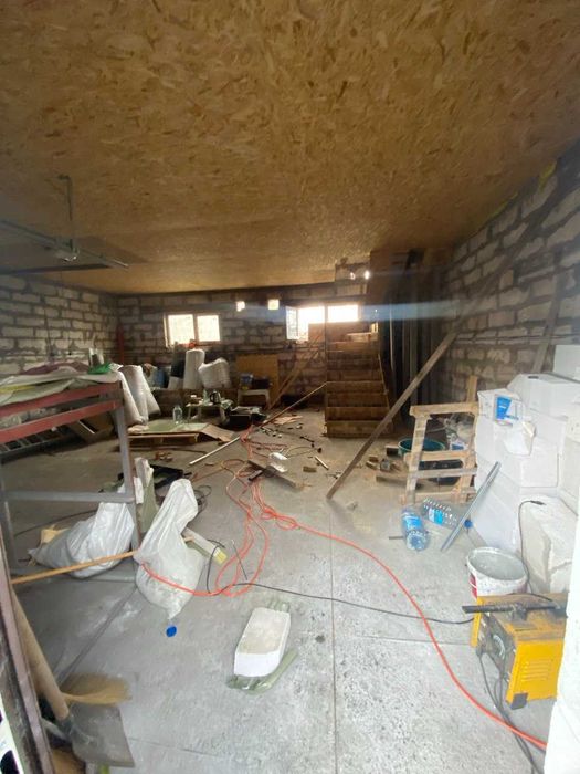 2 поверховий гараж з кімнатою
