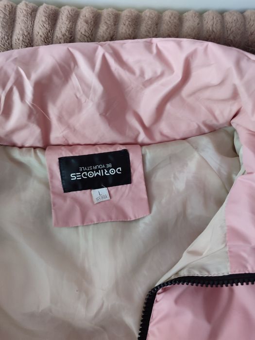 Продам куртки, підліткоаі на девчінку 44р.а також жіночу 50 р