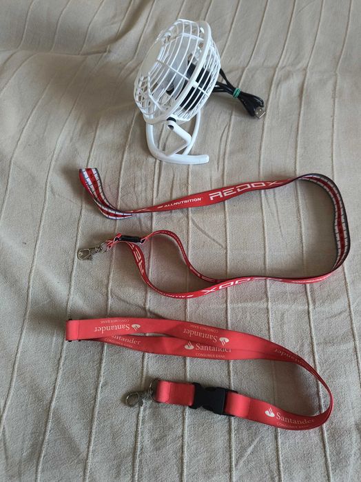 Wiatrak USB + 2 Smycze Gratis – Idealny na Lato!