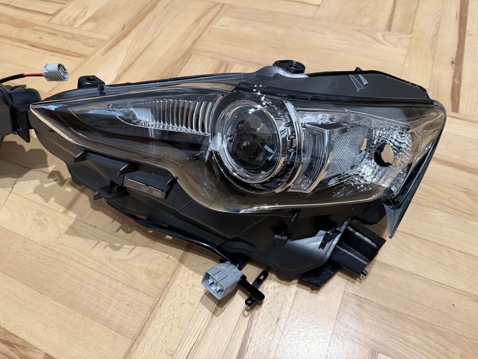 Lampa lexus IS 2013 soczewka 300h 200t led