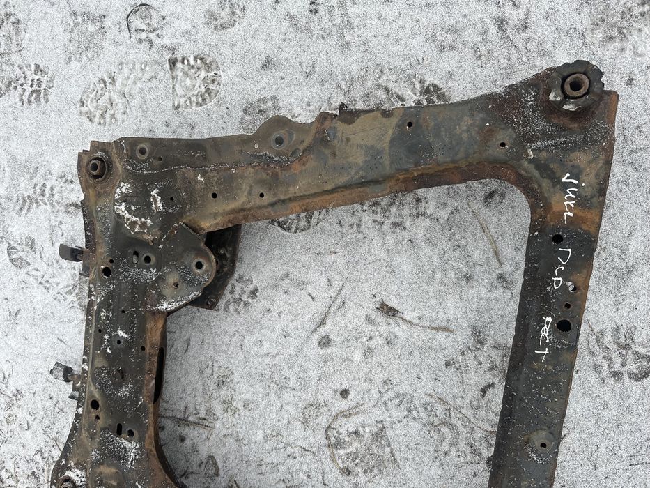 Підрамник подрамник балка Nissan Juke F15 11-18