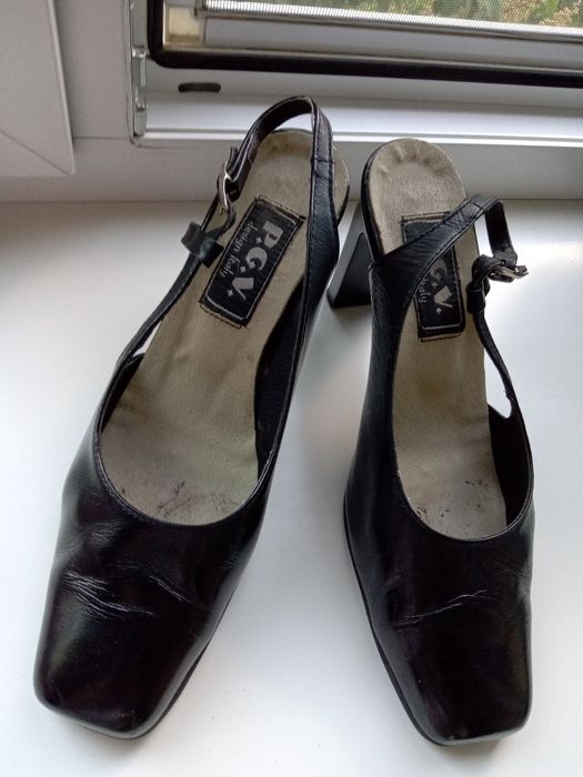 Кожаные босоножки