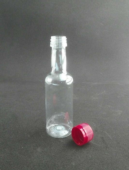 Embalagem/Garafa/Boião plastico com tampas. Adequado para alimentação.