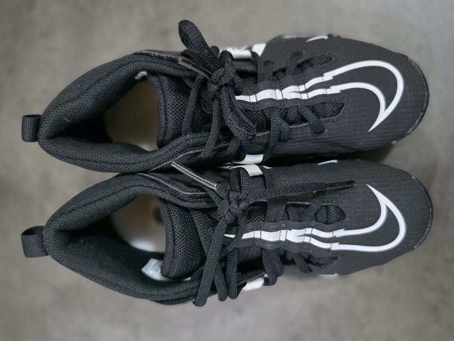 Pitons Nike Novos 35