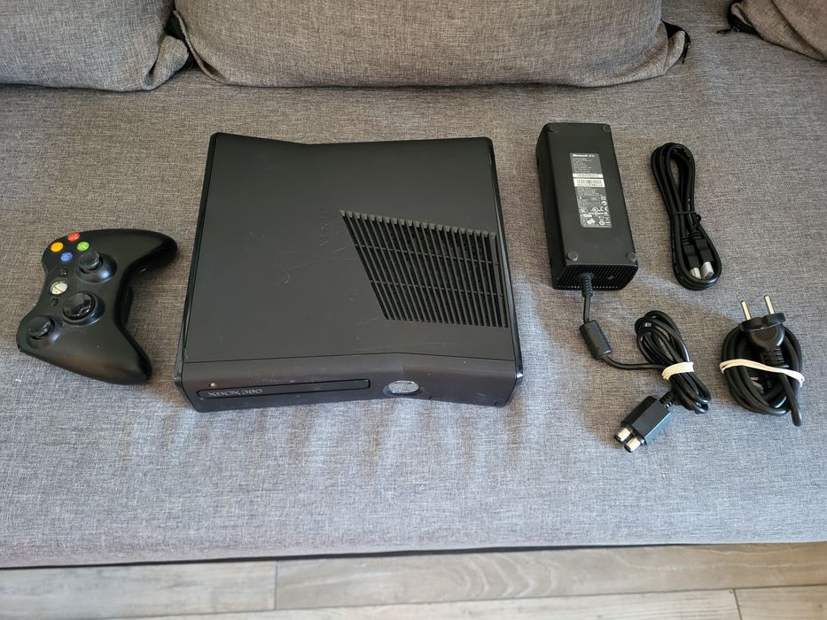 Xbox 360 Slim konsola + gry