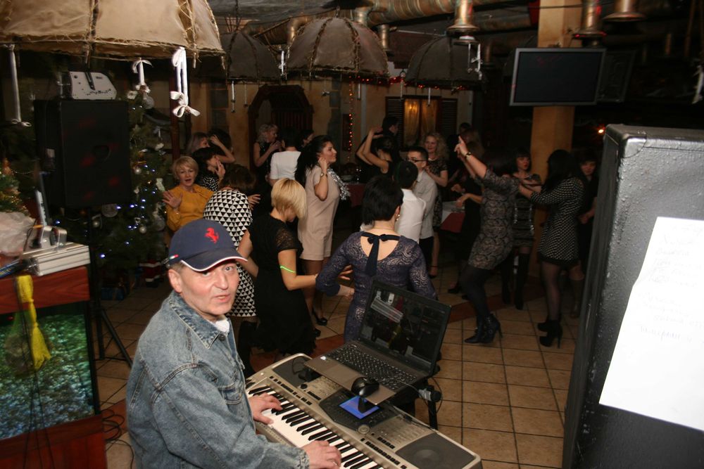 Ди -джей  DJ  на  юбилеи , свадьбы корпоративы .,тамада