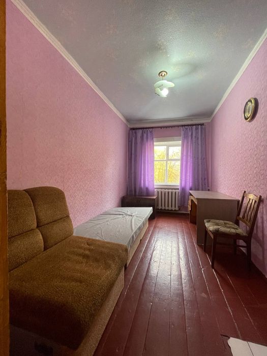 3-Кімнатна квартира в місті Буринь , біля автовокзалу , з гаражем !